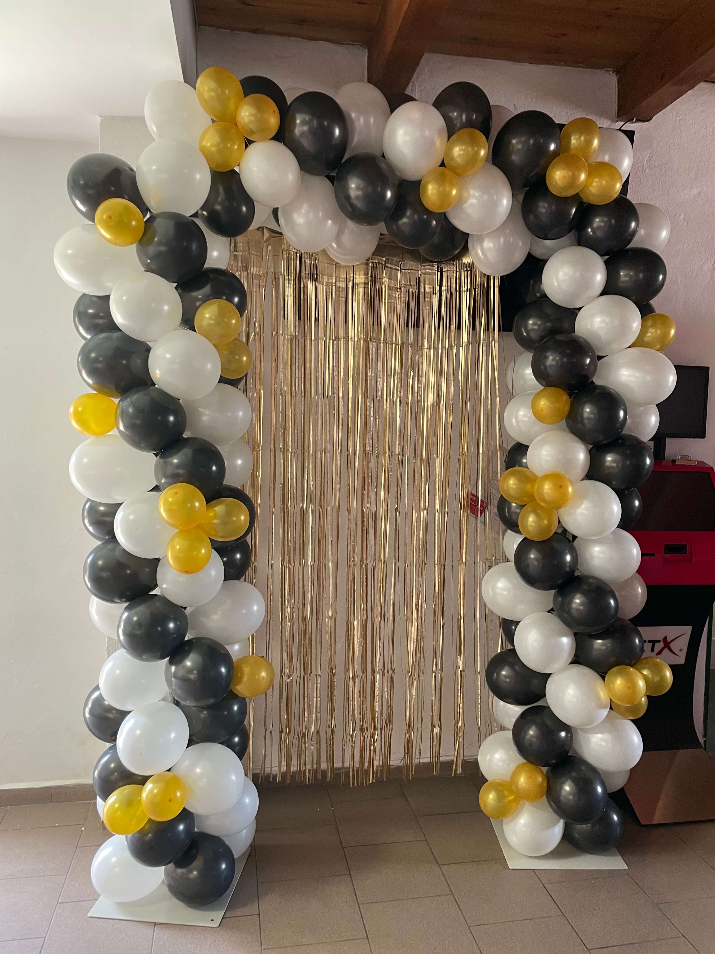 Fotokoutek na narozeninovou oslavu ve stylu black&white&gold ⚫️⚪️⭐️