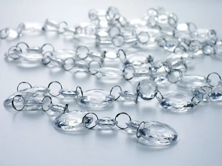 Girlanda krystaly průhledné 18 až 30 mm x 1 m